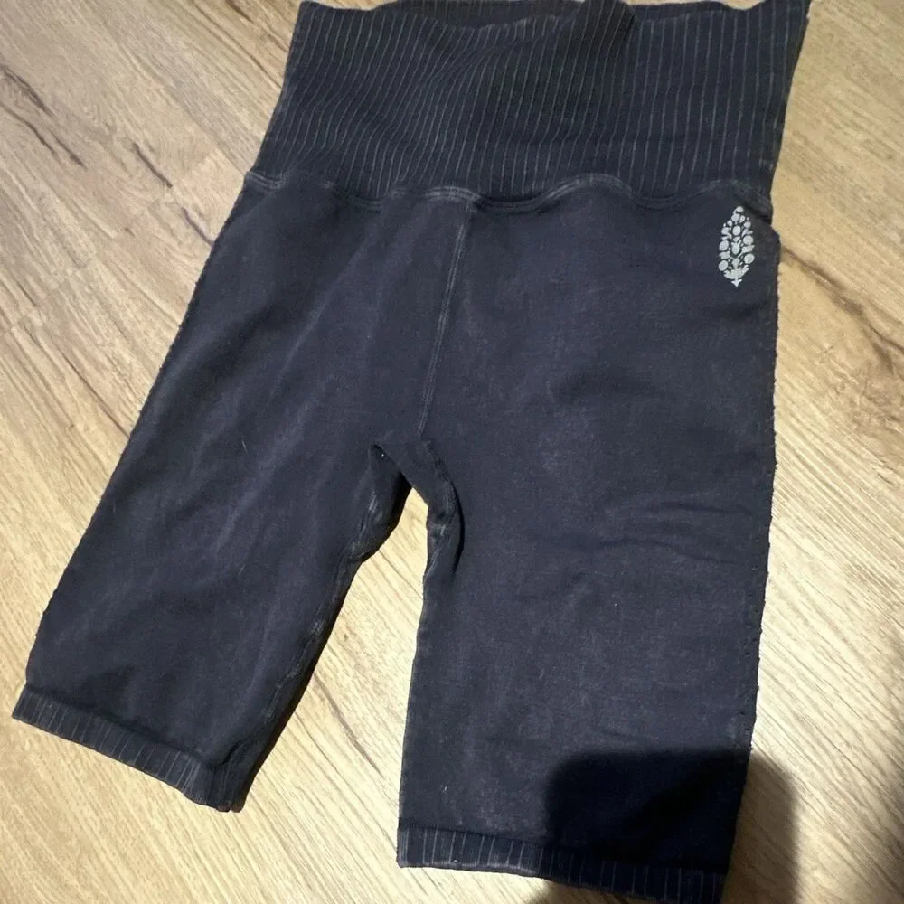 Free People Women’s Ribbed Seamless Biker Shorts Good Karma Washed Black XS/S